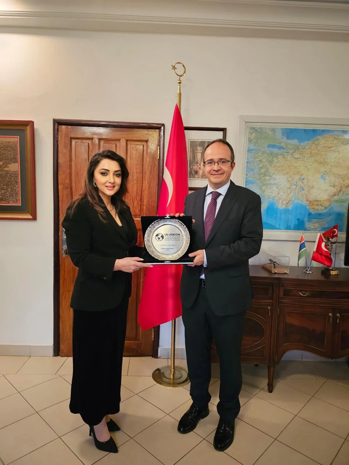 ULUSKON Genel Başkanı ve Birleşmiş Milletler İyi Niyet Elçisi Nezaket Emine Atasoy, Gambiya ziyareti kapsamında Türkiye’nin Banjul Büyükelçisi ile bir araya geldi